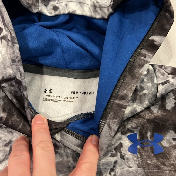 Bundle of 9 boys tops - size 7 - sweatshirts, button downs, graphic tees - Picture 4 of 14